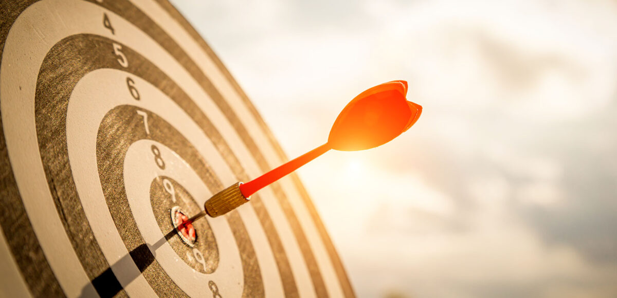 dart hitting the goal in the center of the target