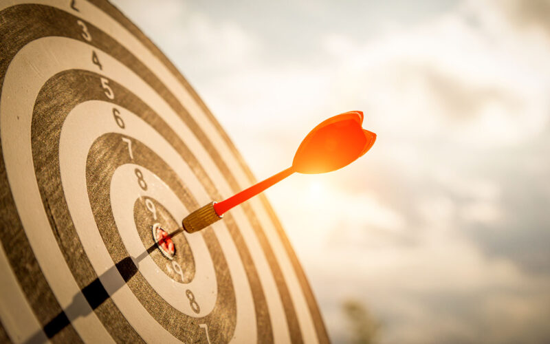 dart hitting the goal in the center of the target